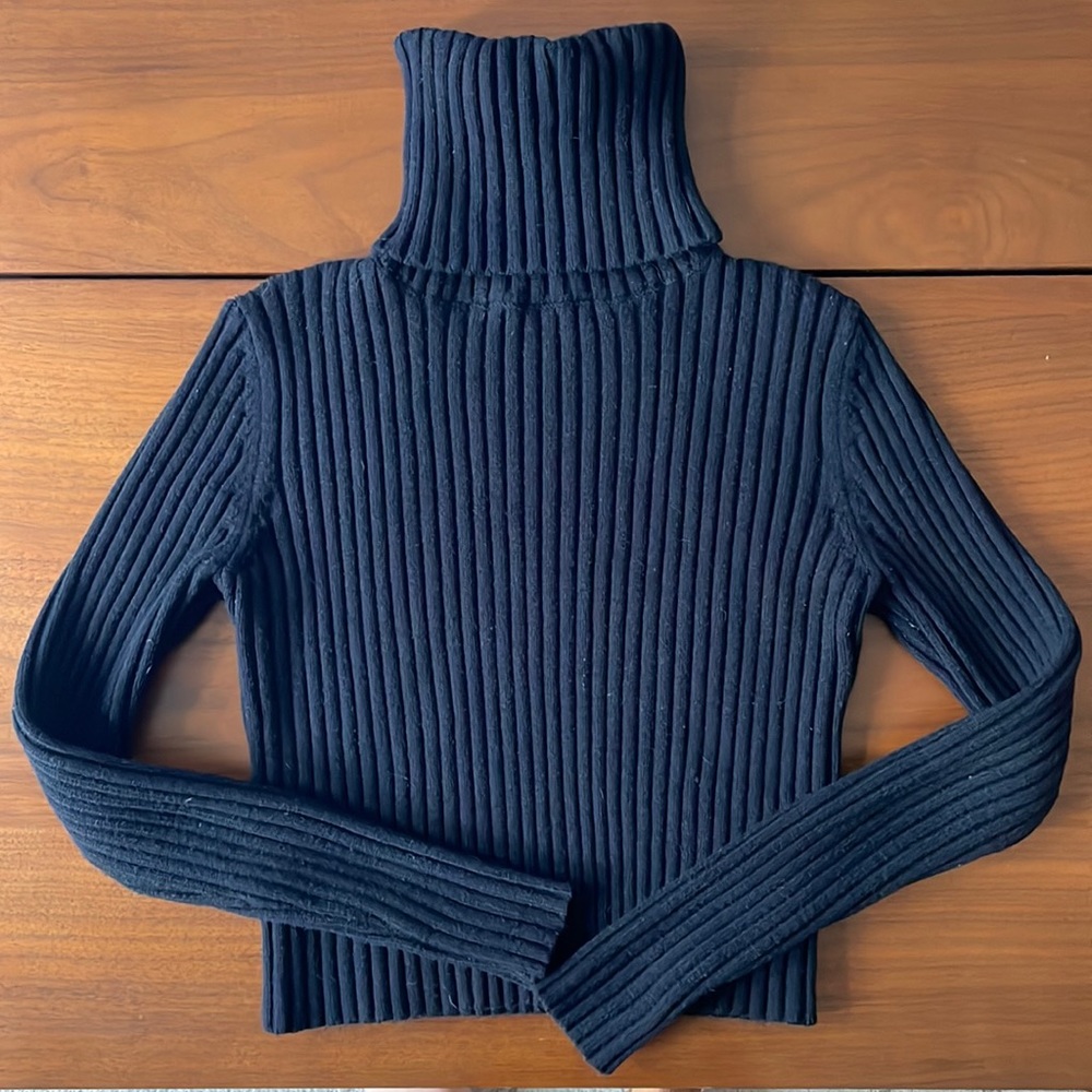 Crop turtleneck Sweater. Excellent quality and condition. Size S/M